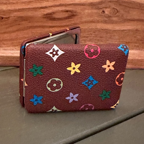 Compact Mirror - Picture 7 of 7